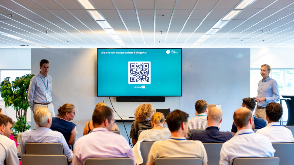 Gert Jan and Maarten, Chain Analytics consultants, presenting on data platform architecture and decision intelligence strategies